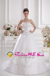 Custom Designed Strapless Sleeveless Wedding Dresses Brush Train Embroidery White Satin