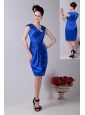 Royal Blue Column V-neck Prom / Homecoming Dress Knee-length Taffeta Beading