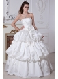 Classical A-line / Princess Strapless Beading and Bows Plus Size Wedding Dress Floor-length Taffeta