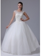 2013 A-line Scoop Wedding Dress With Appliques Decorate Bust Tull