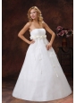 Hand Made Flowers Decorate Bust Floor-length Strapless Tulle and Satin A-line 2013 Wedding Dress