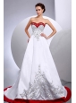 2013 New Arrival Wedding Dress With Embroidery and Beading Sweetheart A-line Chapel Train