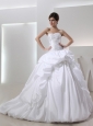 2014 Ball Gown Sweetheart Neck Wedding Dress with Pick-ups and Appliques