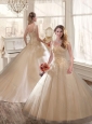 2016 Fashionable Appliques and Beading Wedding Dresses in Champagne