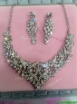 Hot Sale Silver Jewelry Set with Flower Shaped Rhinestone