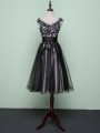 Chic Black Zipper Dress for Prom Lace and Appliques Sleeveless Knee Length