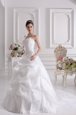With Train Lace Up Wedding Gown White and In for Wedding Party with Lace and Appliques and Hand Made Flower Court Train