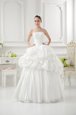 Fashionable White Lace Up Strapless Beading and Pick Ups Wedding Gowns Taffeta Sleeveless