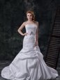 Beading and Appliques and Belt Wedding Dresses White Lace Up Sleeveless With Train Court Train