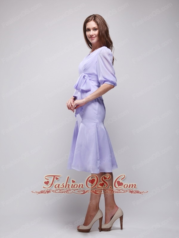 Beautiful Column / Sheath V-neck Knee-length Chiffon Ruch Lilac Mother Of The Bride Dress