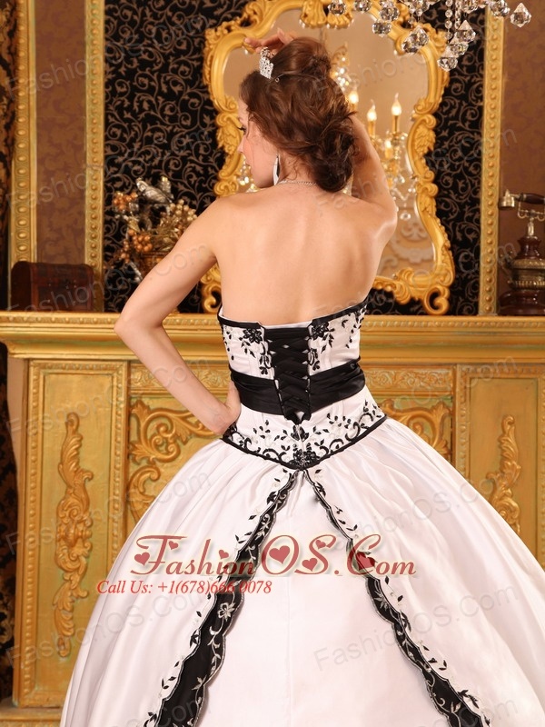 Classical White and Black Quinceanera Dress Strapless Embroidery Satin Ball Gown