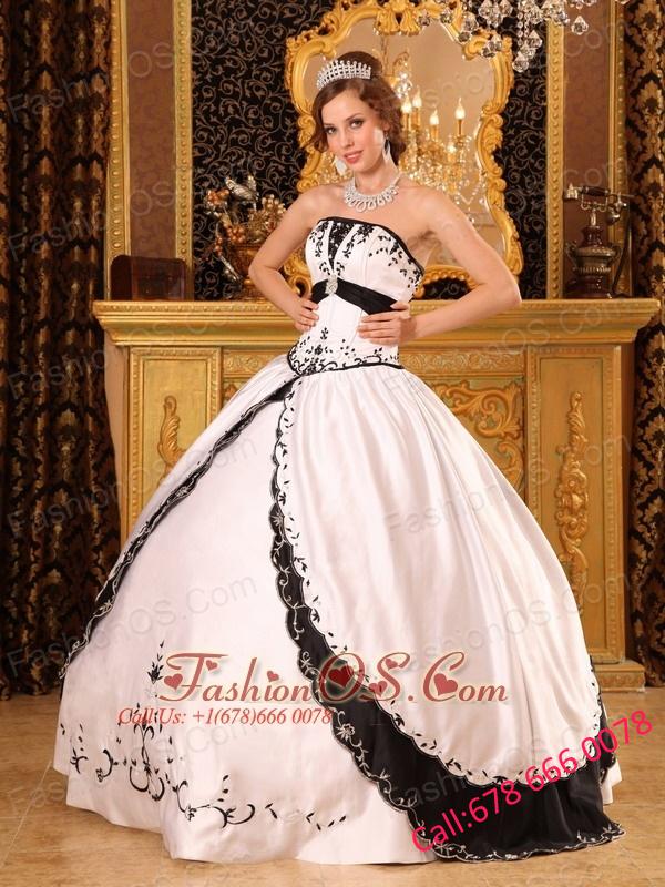 Classical White and Black Quinceanera Dress Strapless Embroidery Satin Ball Gown