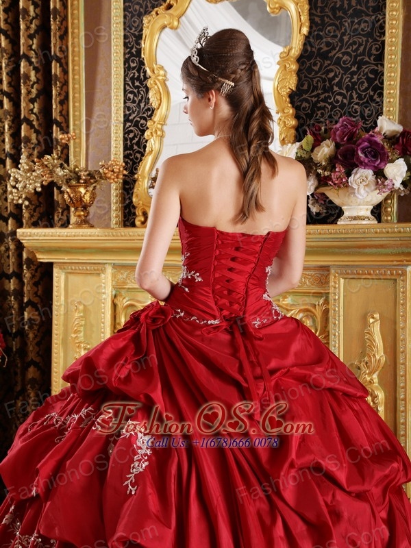 Classical Wine Red Quinceanera Dress Strapless Taffeta Appliques Ball Gown
