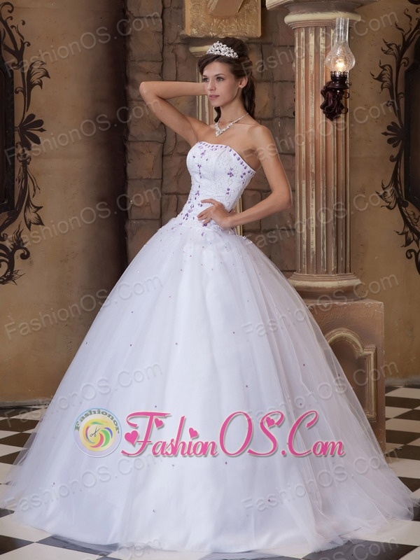Romantic White Quinceanera Dress Strapless Satin and Tulle Embroidery Ball Gown