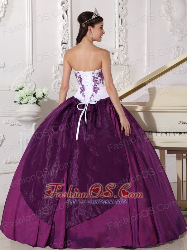 Affordable White and Dark Purple Quinceanera Dress Sweetheart Taffeta Embroidery Ball Gown