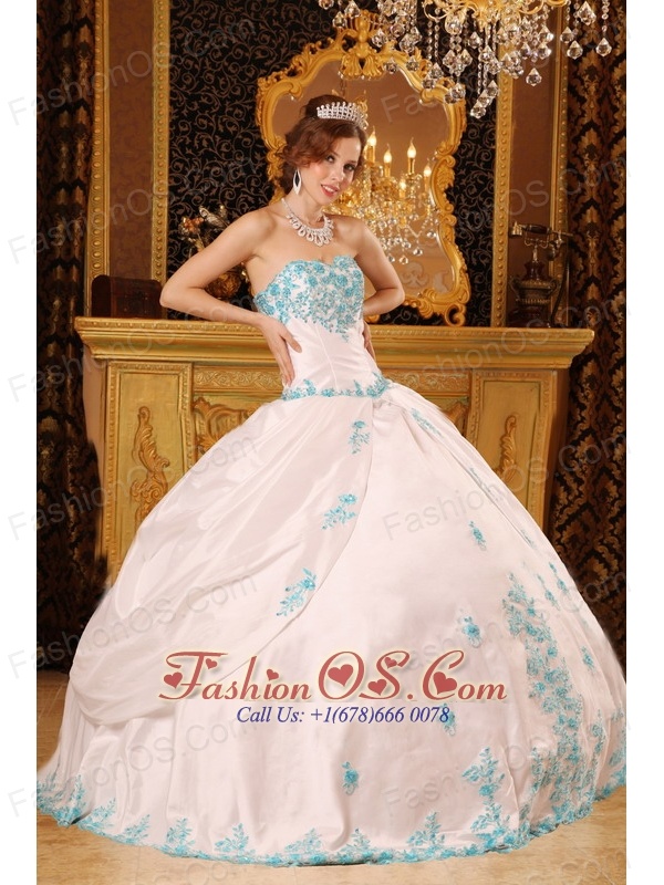 Exquisite White Sweet 16 Dress Sweetheart Appliques Taffeta Ball Gown