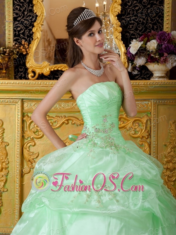 Luxurious Apple Green Sweet 16 Dress Strapless Organza Beading Ruch Ball Gown
