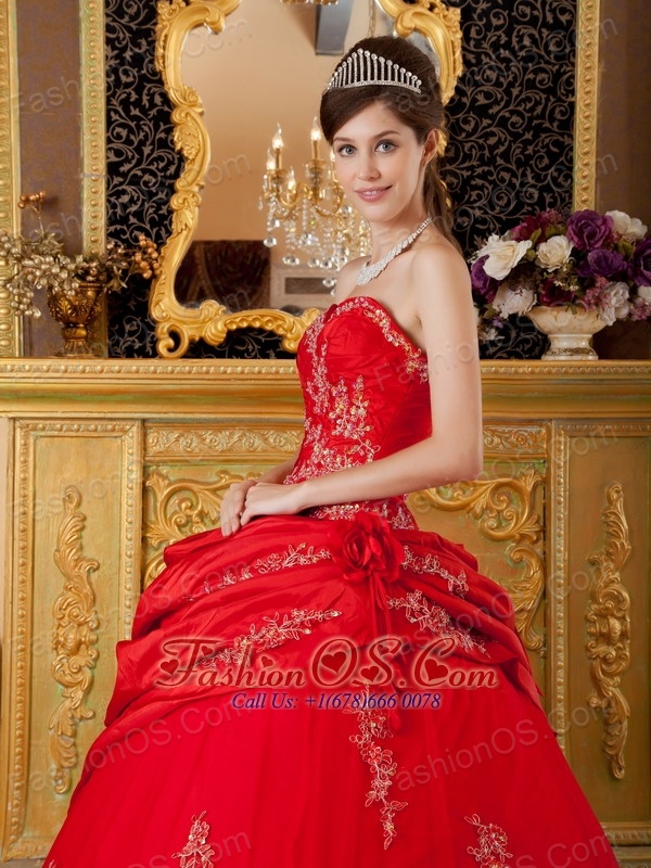 Vintage Red Sweet 16 Dress Sweetheart Taffeta Appliques Ball Gown