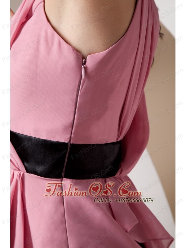 Sexy Rose Pink Mother of the Bride Dress Column / Sheath V-neck Chiffon Ruch Mini-length