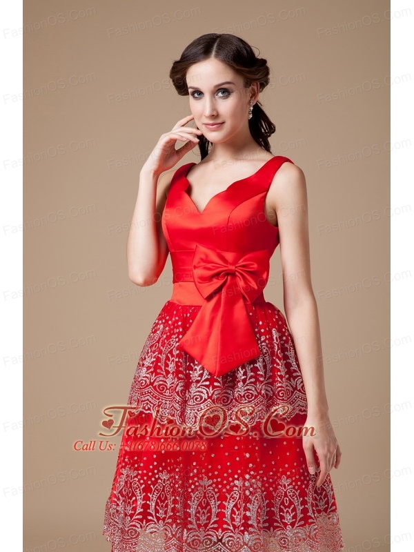 Luxurious Red A-line Prom Dress V-neck Satin Beading Knee-length