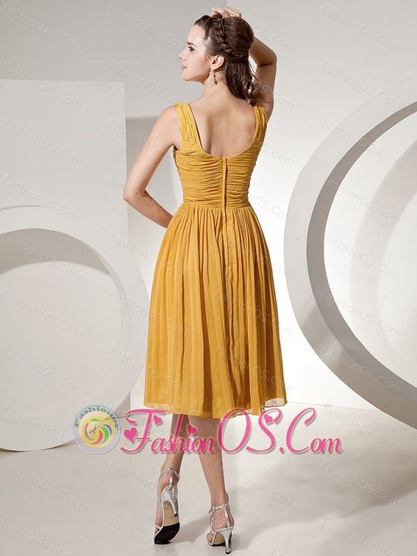 Gold Scoop Dama Dresses for Quinceanera With Chiffon Tea-length Ruch Decorate