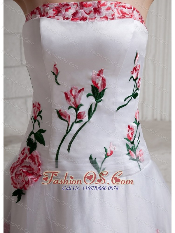 2013 Embroidery A-line Wedding Dress With Court Train For Custom Mades