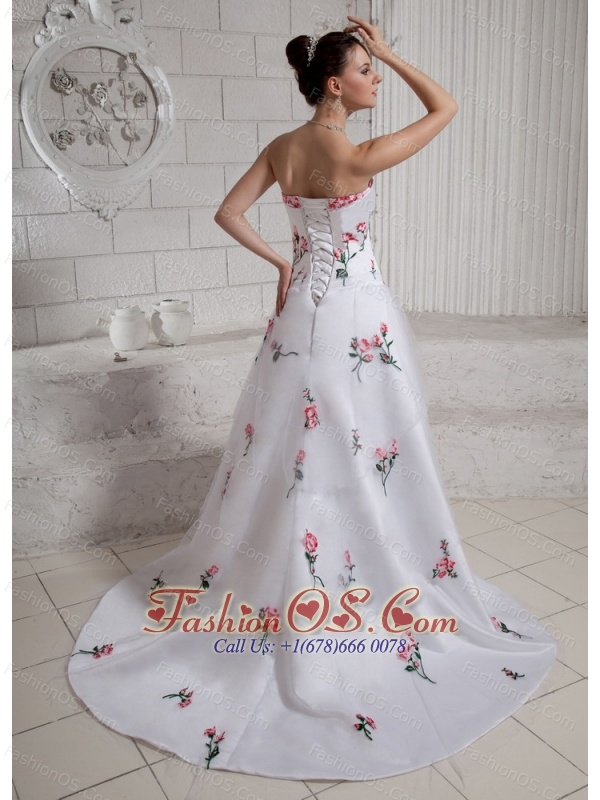 2013 Embroidery A-line Wedding Dress With Court Train For Custom Mades