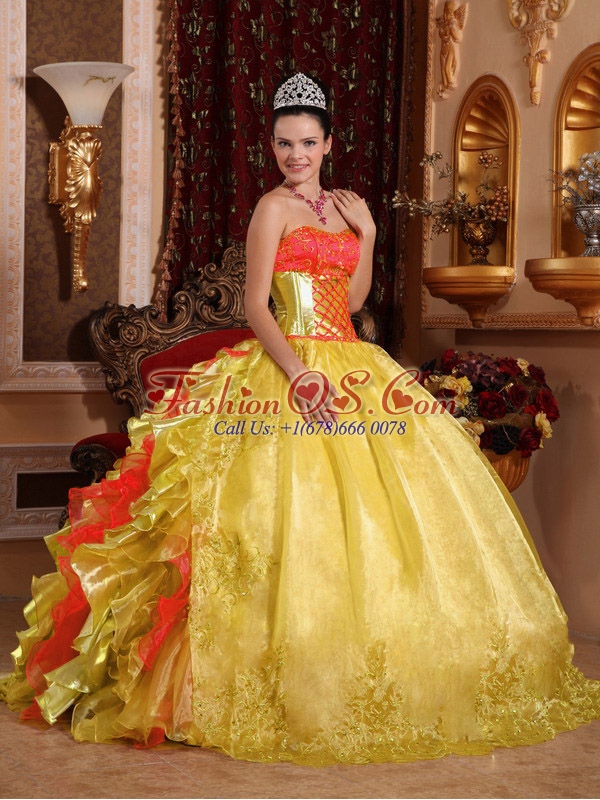 2014 Ball Gown Strapless Rufles Organza Embroidery Gold Quinceanera Dresses 2014